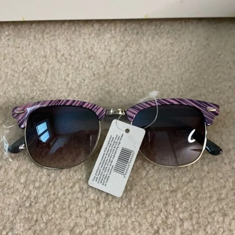Fashion Wayfarer Style Sunglasses - Picture 1 of 4